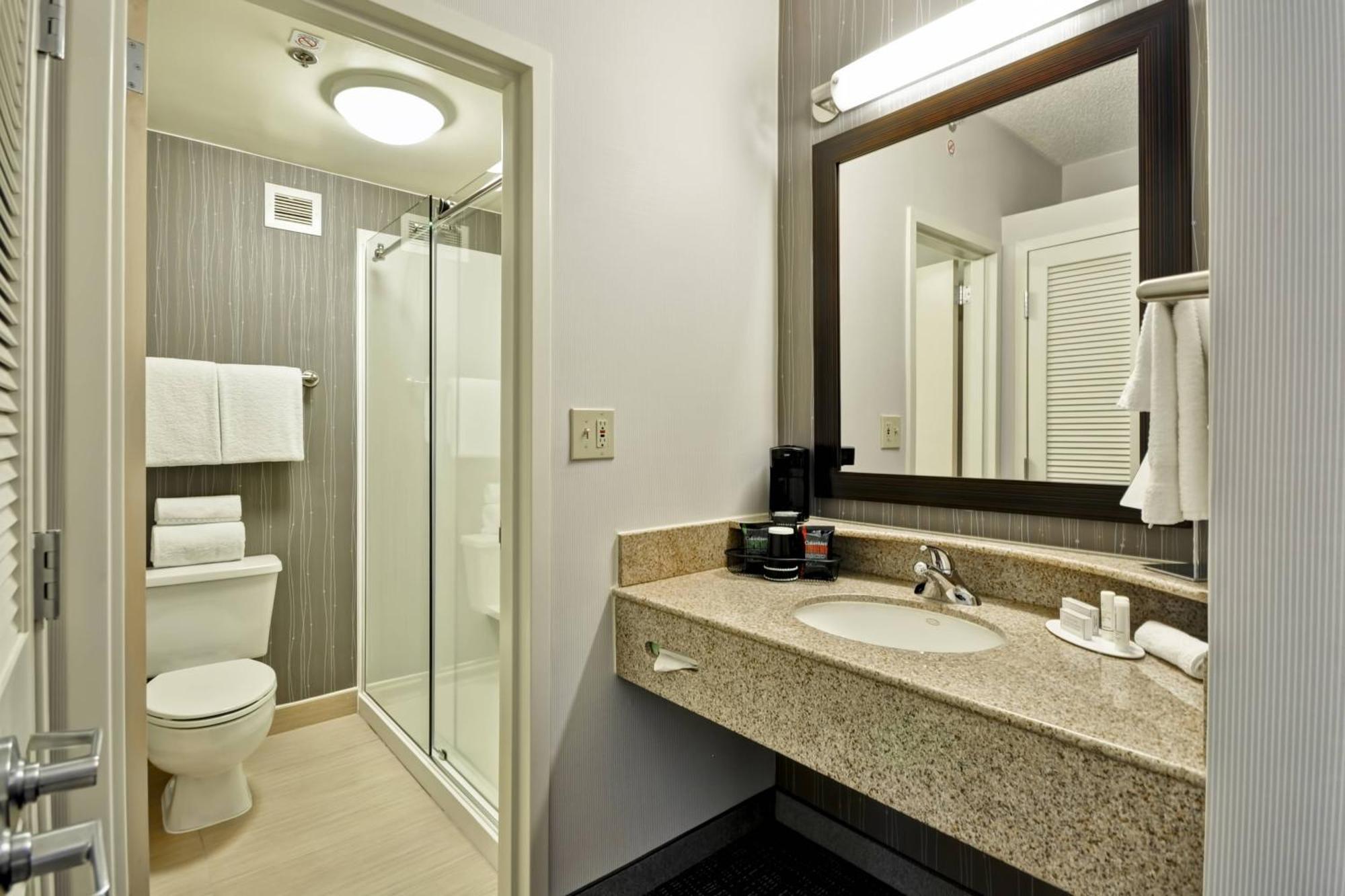 King Room Roll Shower Sofa Bed Mobility Access,1360444574:JPEG