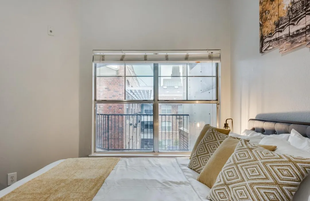 Loft Style 2Br Apt I Dallas City Center I Pool I Gym I Workspace I Pets-1