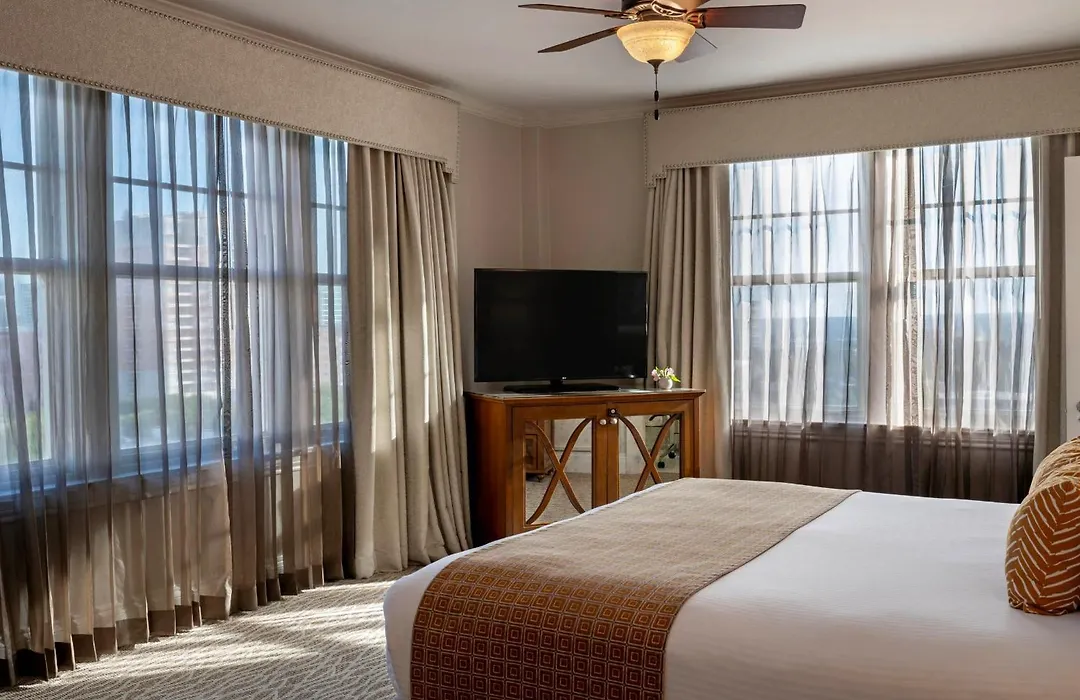 Warwick Melrose Hotel-1