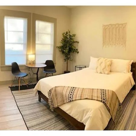 10Min To Dwntwn / Pets / Bbq / Firepit / Patio-2