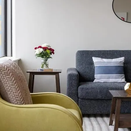 Cozysuites Two Stylish 2Br Condo On Elm St-3